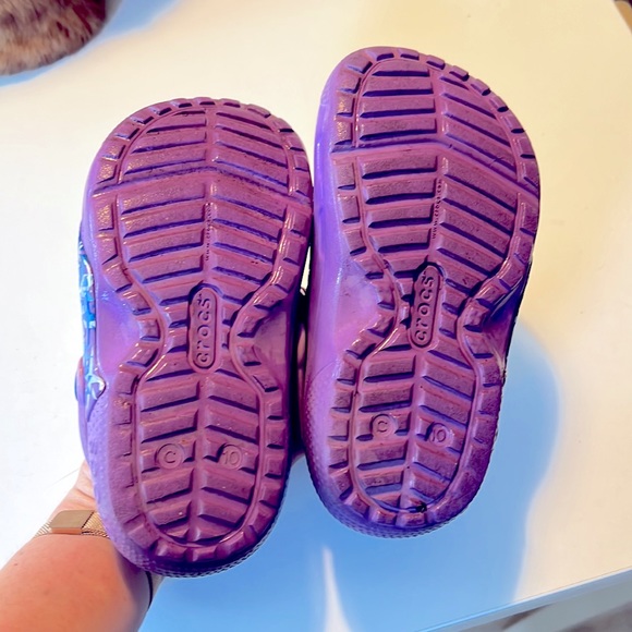 Frozen Crocs, girls size 10c, fuzzy inside, excellent condition 👌🏻 - Picture 3 of 3